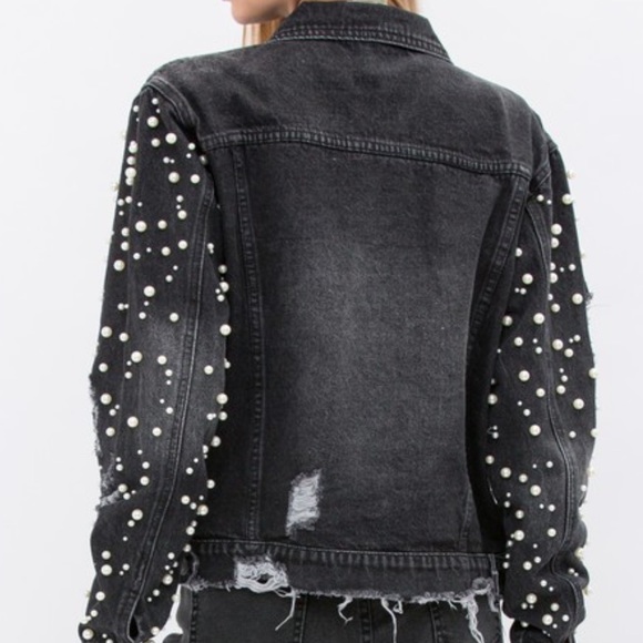 67. Women’s Black Pearl Embellished Frayed Hem Denim Jacket NWT - Picture 3 of 3